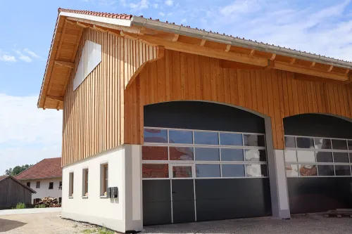 Gewerbehalle mit Privathaus