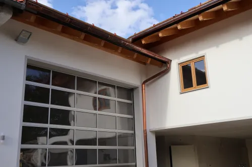 Gewerbehalle mit Privathaus