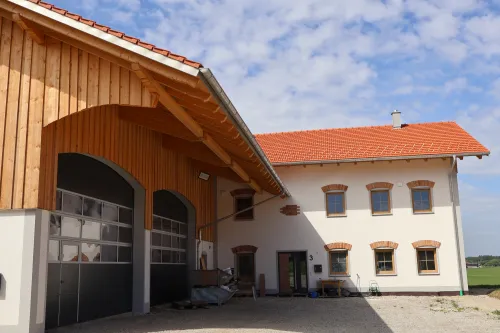 Gewerbehalle mit Privathaus